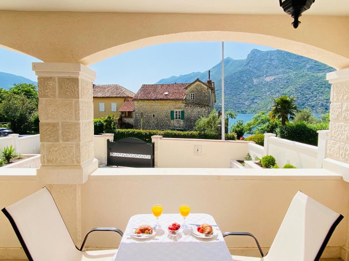 Villa Blanca Risan Luaran gambar