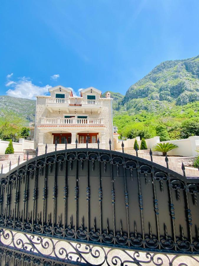 Villa Blanca Risan Luaran gambar