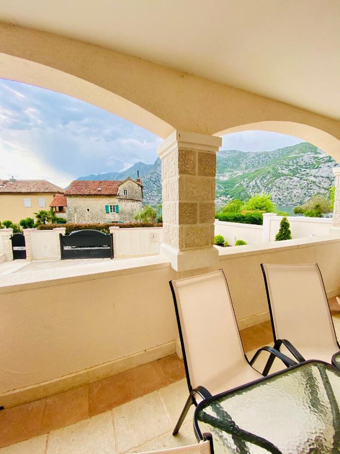 Villa Blanca Risan Luaran gambar