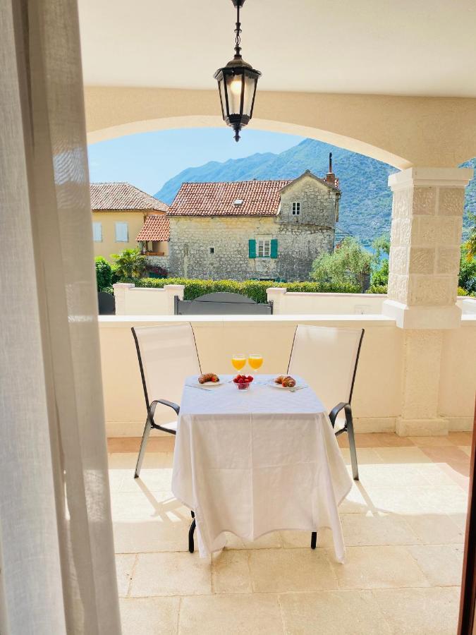 Villa Blanca Risan Luaran gambar
